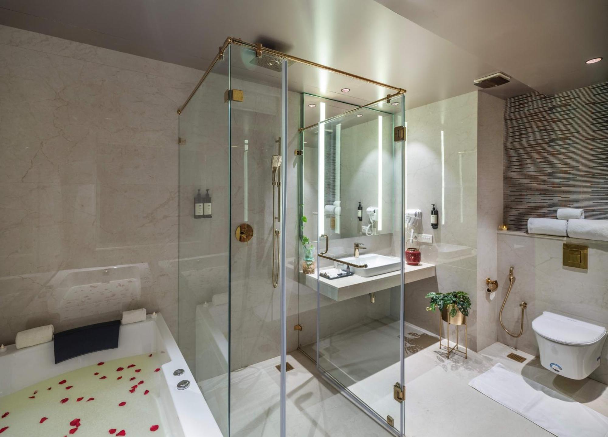 Uday Suites - The Airport Hotel Thiruvananthapuram Zewnętrze zdjęcie