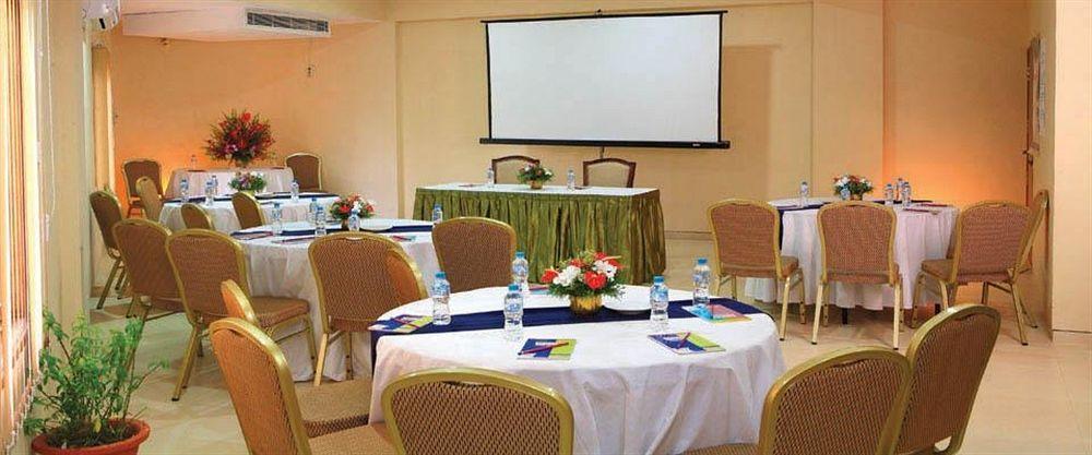 Uday Suites - The Airport Hotel Thiruvananthapuram Zewnętrze zdjęcie