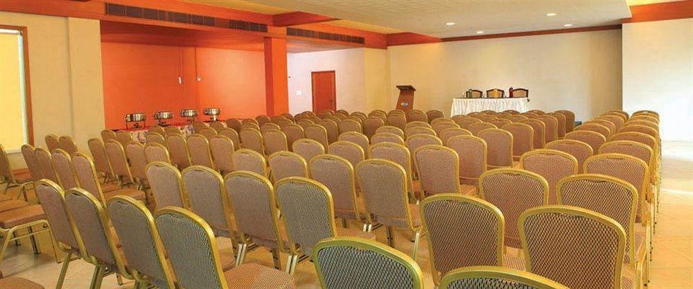 Uday Suites - The Airport Hotel Thiruvananthapuram Zewnętrze zdjęcie