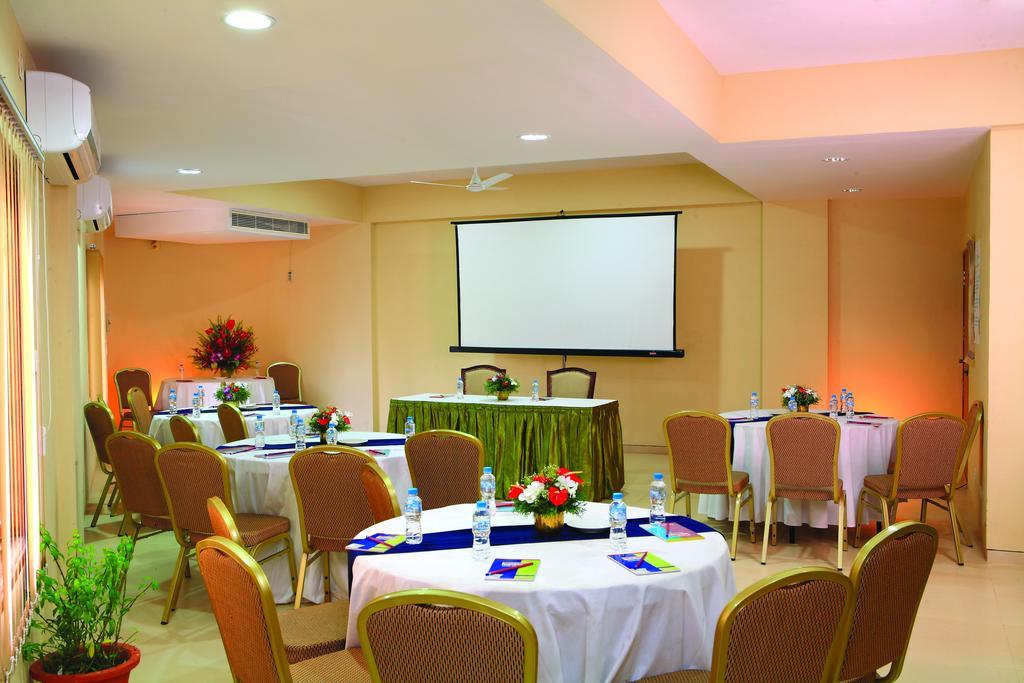 Uday Suites - The Airport Hotel Thiruvananthapuram Zewnętrze zdjęcie