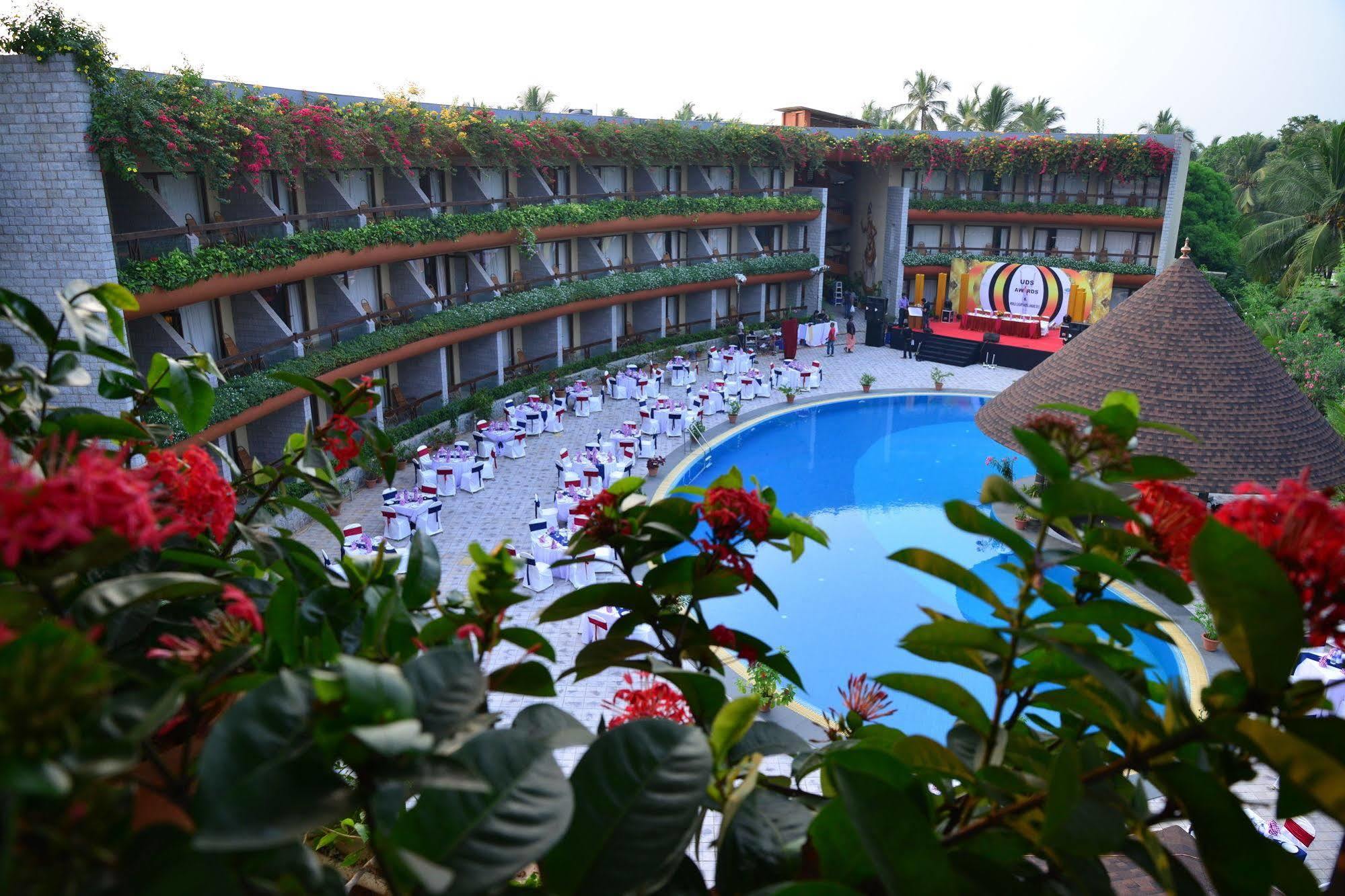 Uday Suites - The Airport Hotel Thiruvananthapuram Zewnętrze zdjęcie