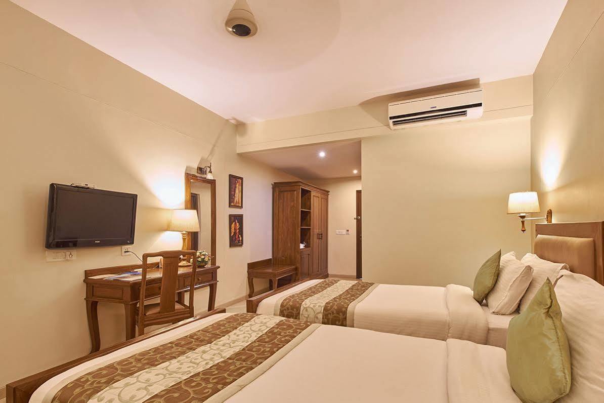 Uday Suites - The Airport Hotel Thiruvananthapuram Zewnętrze zdjęcie