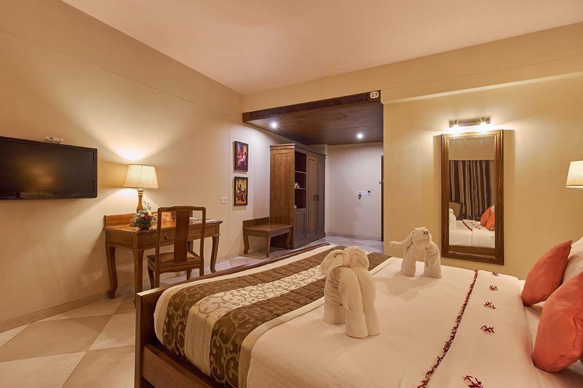 Uday Suites - The Airport Hotel Thiruvananthapuram Zewnętrze zdjęcie