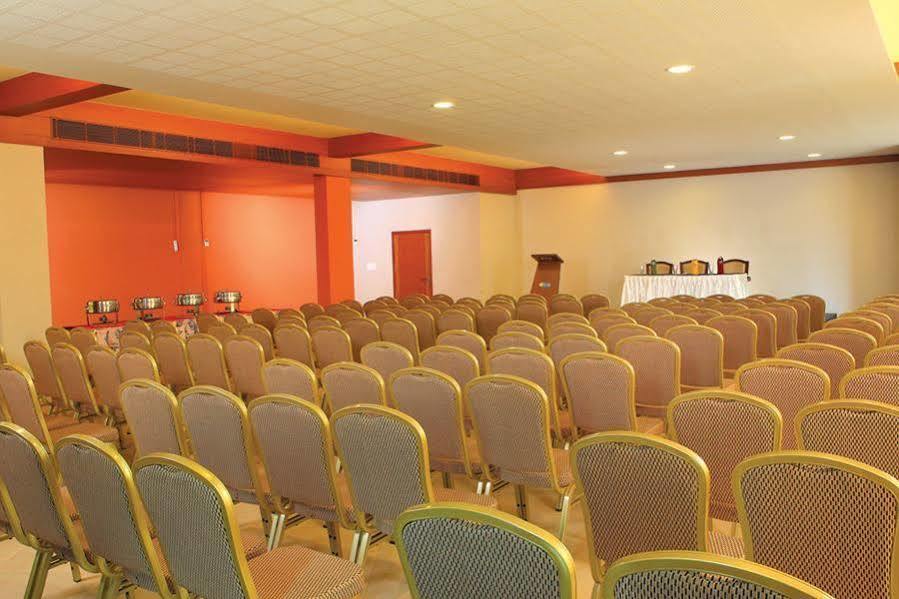 Uday Suites - The Airport Hotel Thiruvananthapuram Zewnętrze zdjęcie
